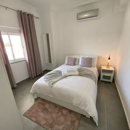 Casa Com Terraço E Piscina