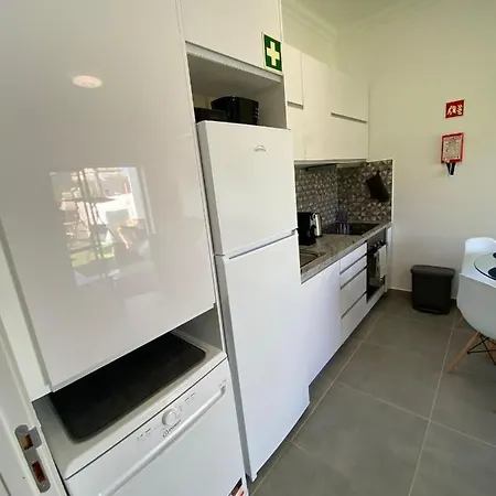 Casa Com Terraço E Piscina *