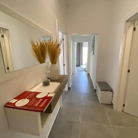 Casa Com Terraço E Piscina *