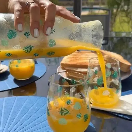 Casa Com Terraço E Piscina *