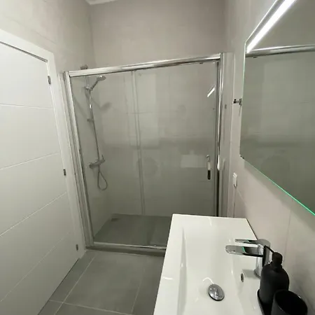 Casa Com Terraço E Piscina