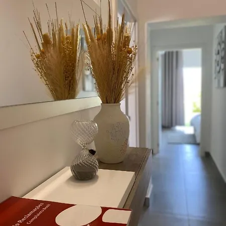 Casa Com Terraço E Piscina