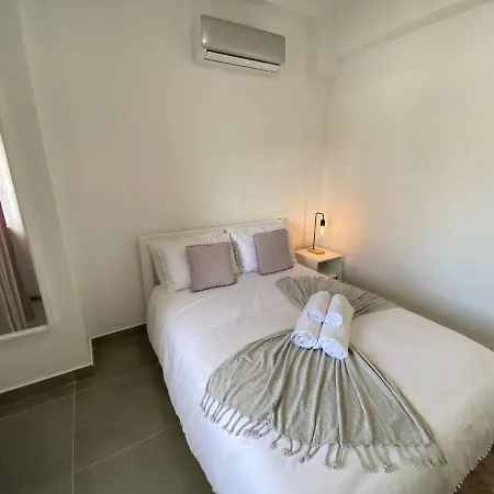 Casa Com Terraco E Piscina * 萨格里什